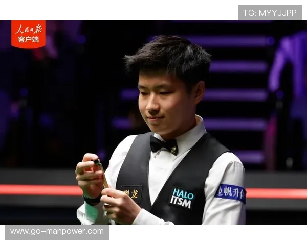 赵心童赛前交流愉快共夺冠军